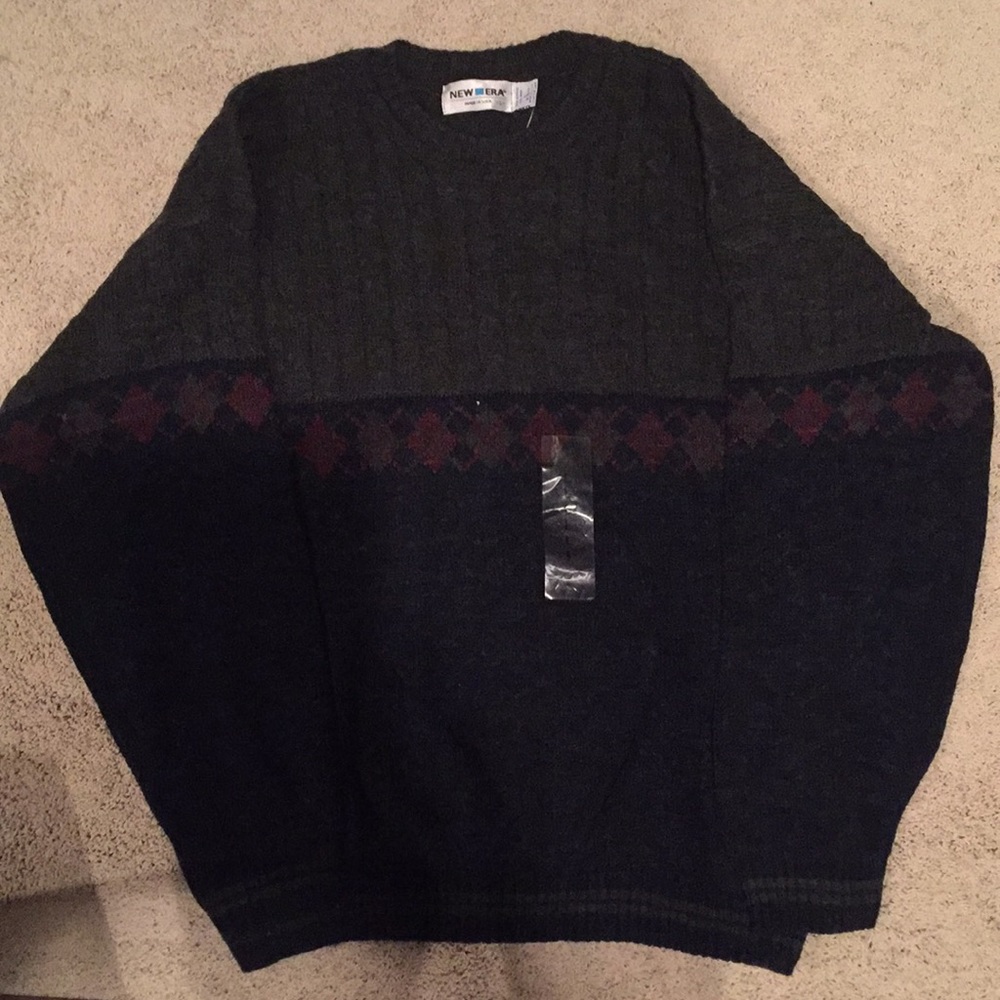 NEW Men’s  Sweater